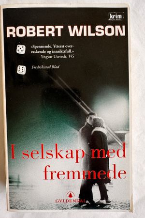 I selskap med fremmede av Robert Wilson - Forside