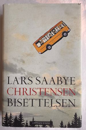 Bisettelsen av Lars Saabye Christensen - Forside