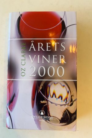 Årets Viner 2000 av Oz Clarke - Forside