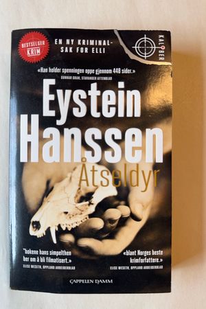 Åtseldyr av Eystein Hanssen - Forside
