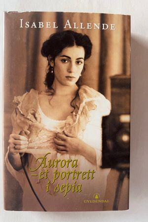Aurora - et portrett i sepia av Isabel Allende - Forside