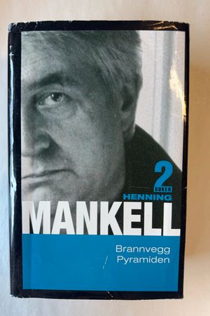Brannvegg / Pyramiden av Henning Mankell - Forside
