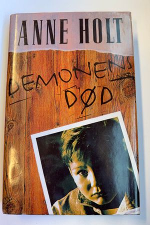 Demonens Død av Anne Holt - Forside