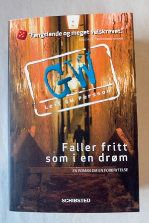 Faller fritt som i en drøm av Leif GW Persson - Forside