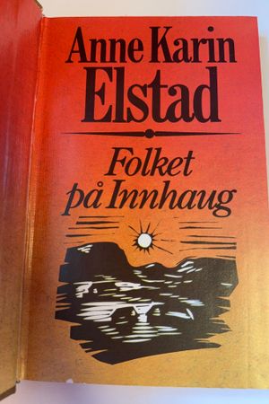 Folket på Innhaug av Anne Karin Elstad - Forside