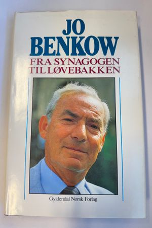 Fra synagogen til Løvebakken av Jo Benkow - Forside