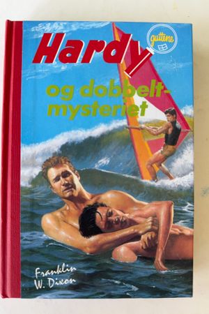Hardyguttene og dobbeltmysteriet av Franklin W. Dixon - Forside