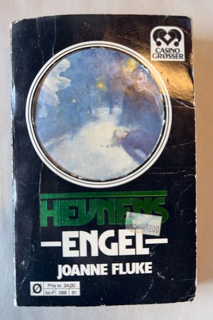 Hevnens engel av Joanne Fluke - Forside