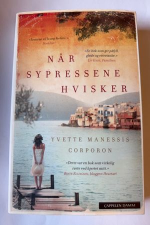 Når sypressene hvisker av Yvette Manessis Corporon - Forside