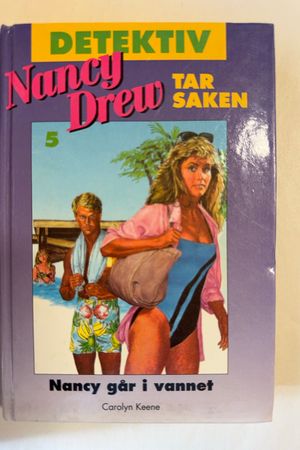 Nancy går i vannet av Carolyn Keene - Forside