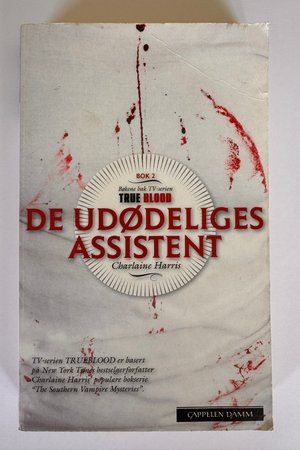 De Udødeliges Assistent av Charlaine Harris - Forside