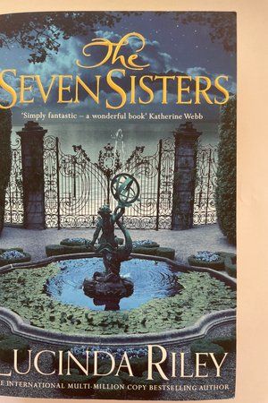 The Seven Sisters av Lucinda Riley - Forside