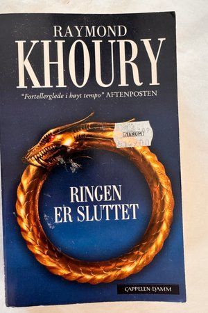Ringen er sluttet av Raymond Khoury - Forside