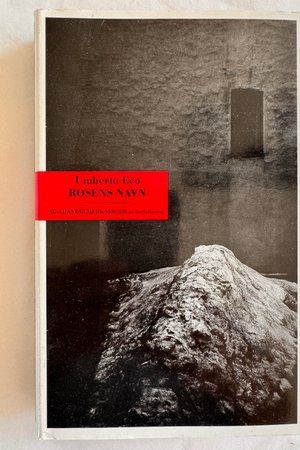Rosens Navn av Umberto Eco - Forside