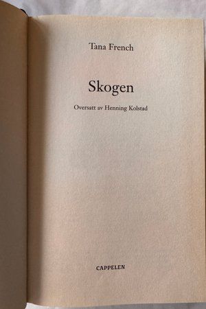 Skogen av Tana French - Forside