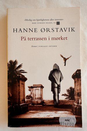 På terrassen i mørket av Hanne Ørstavik - Forside