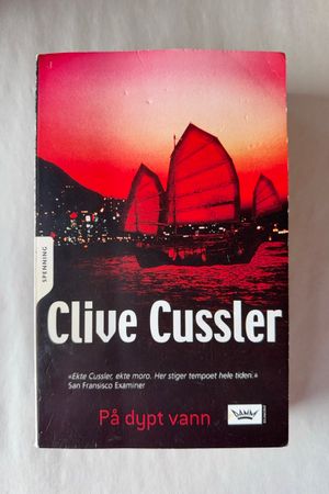 På dypt vann av Clive Cussler - Forside