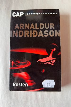 Røsten av Arnaldur Indriðason - Forside