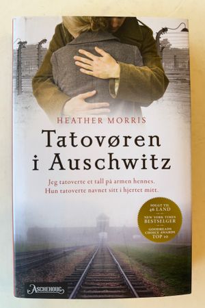 Tatovøren i Auschwitz av Heather Morris - Forside
