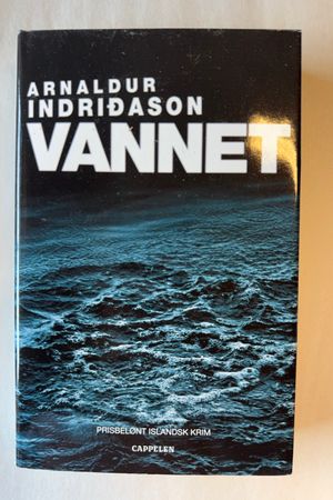 Vannet av Arnaldur Indriðason - Forside